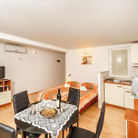 Apartmani Amila-Pisak Eksteriør billede